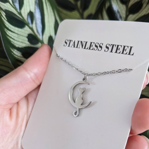 Cat and Moon necklace stainless steel Purrrrrrfet for cat lovers! - Picture 3 of 4